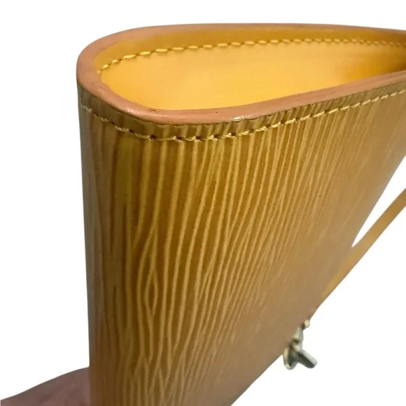 Louis Vuitton Yellow Pochette Accessoires Epi Leather - Picture 5 of 14